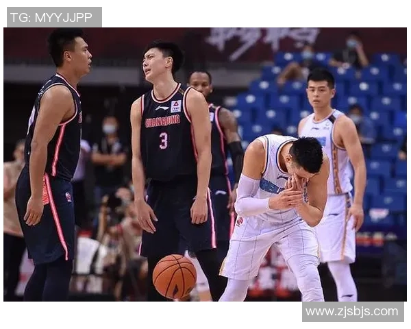 南京篮球队以54分领跑大师赛积分榜展现强劲实力和团队合作精神