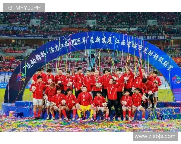 足球明星队莅临武汉激情对决球迷热情高涨期待精彩赛事